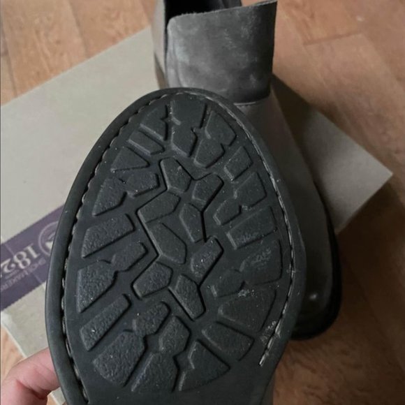 7.5 Leather Booties - MINT CONDITION - Picture 5 of 7